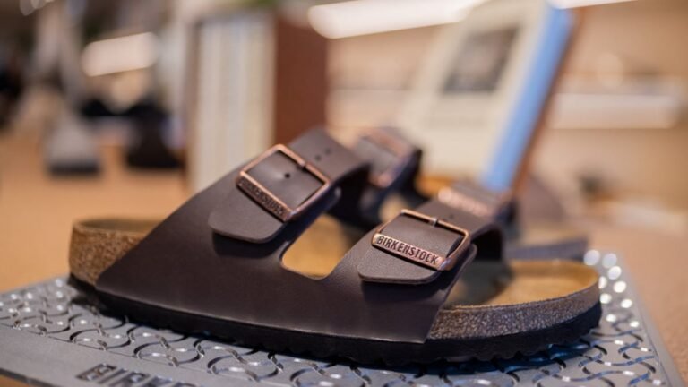 L'économie des Birkenstock, un gigantesque marché de dupes