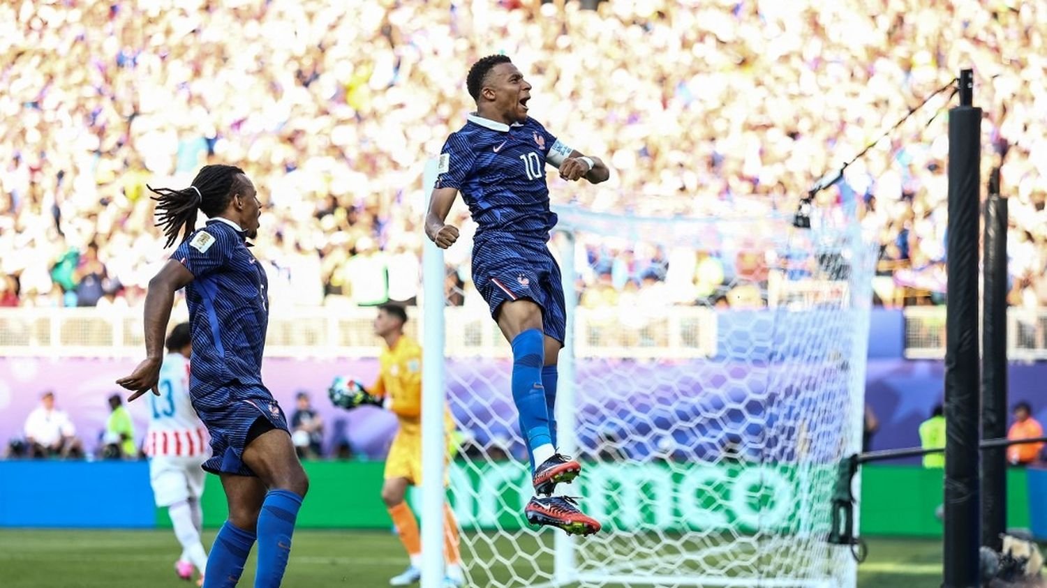 L'équipe de France se sort du piège paraguayen grâce à un pénalty de Kylian Mbappé et rejoint le Maroc en quarts de finale de la Coupe du monde