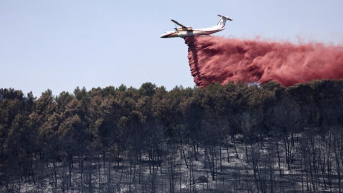 L'incendie du Var continue de progresser, plus de 2 300 foyers privés d'électricité