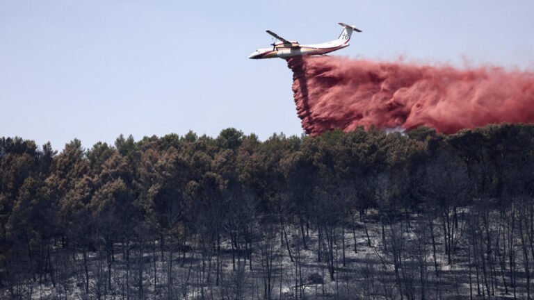 L'incendie du Var continue de progresser, plus de 2 300 foyers privés d'électricité