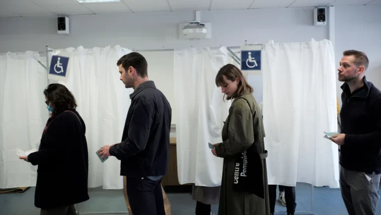 La démocratie est-elle encore une cause commune ?