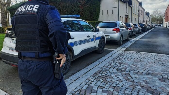La pétition contre la présomption d'usage légitime des armes à feu par les forces de l'ordre sera examinée mardi en commission des lois