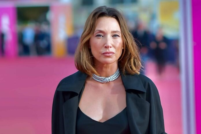 Laura Smet dévoile l’homme qui l’aide à "gérer le deuil" : ce n’est pas son mari mais un spécialiste de l’hypnose qu’elle a décidé de recommander