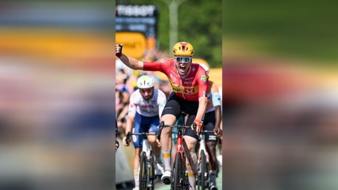 Le Norvégien Soren Waerenskjold surprend les favoris et s'impose au sprint sur la 11e étape du Tour de France