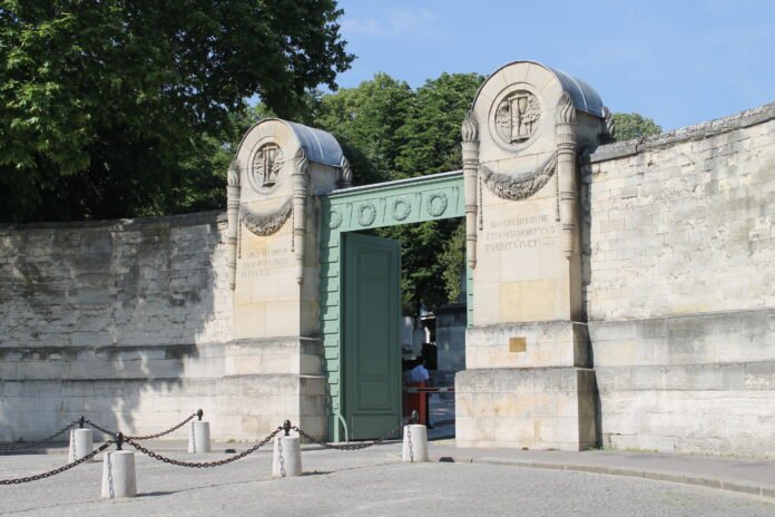 Le Père-Lachaise surréaliste, d'Étienne Ruhaud Le Père-Lachaise surréaliste, d'Étienne Ruhaud