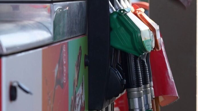 Le prix du carburant est repassé au-dessus des 2 euros le litre, alors qu'un nouveau week-end de chassé-croisé se profile