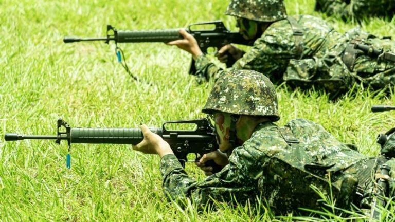 Le programme scolaire des 6ᵉ en Russie? Drones, grenades et maniement des armes