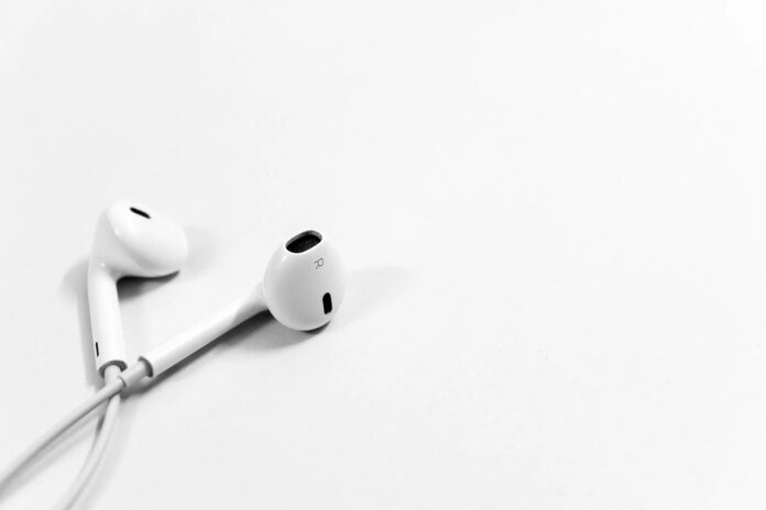 Le retour inattendu du casque filaire : cinq raisons qui expliquent ce come-back Le retour inattendu du casque filaire : cinq raisons qui expliquent ce come-back