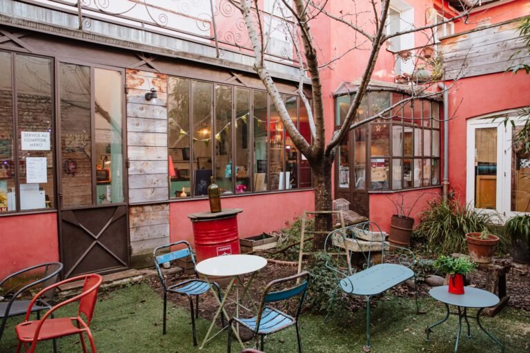 L’occasion monte, les rideaux tombent : en librairie, on cherche les parades