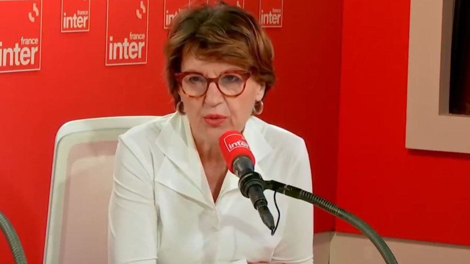 Loi d'urgence agricole : "Le texte ne réintroduit pas l'acétamipride", assure la ministre de l'Agriculture Annie Genevard