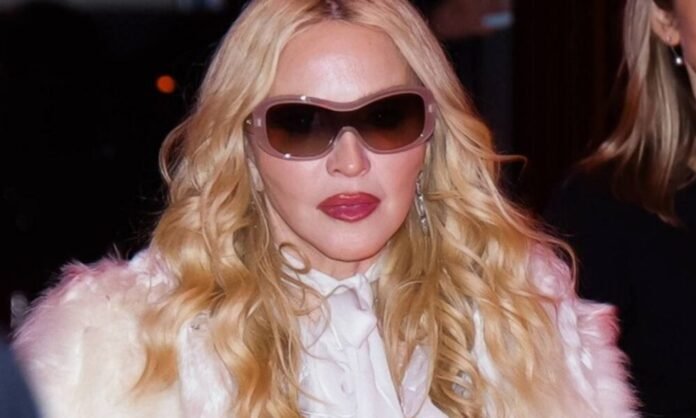 Madonna savoure la 1ère place dans les charts de « Confessions II » : « Les rêves deviennent réalité » Madonna savoure la 1ère place dans les charts de « Confessions II » : « Les rêves deviennent réalité »