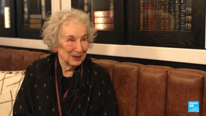 Margaret Atwood : "La Servante écarlate ne ressemble plus à une œuvre de fiction" Margaret Atwood : "La Servante écarlate ne ressemble plus à une œuvre de fiction"