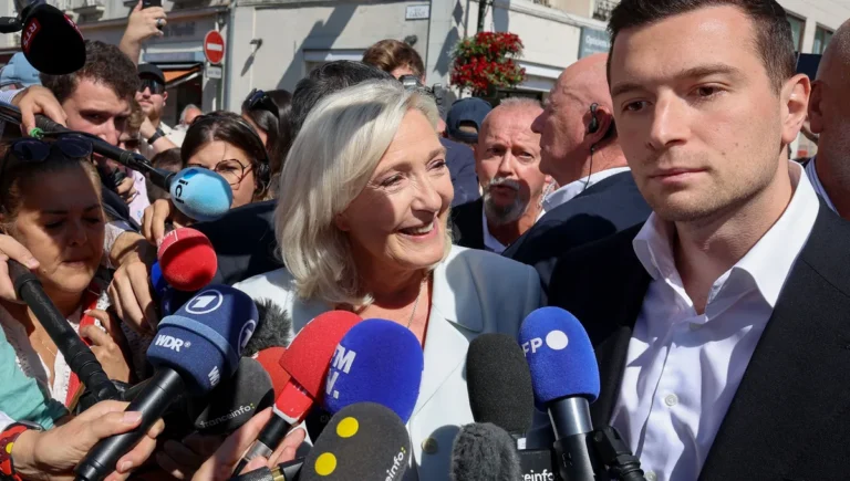 Marine Le Pen : la Cour de cassation "pourrait" se prononcer "au plus tard début avril 2027"