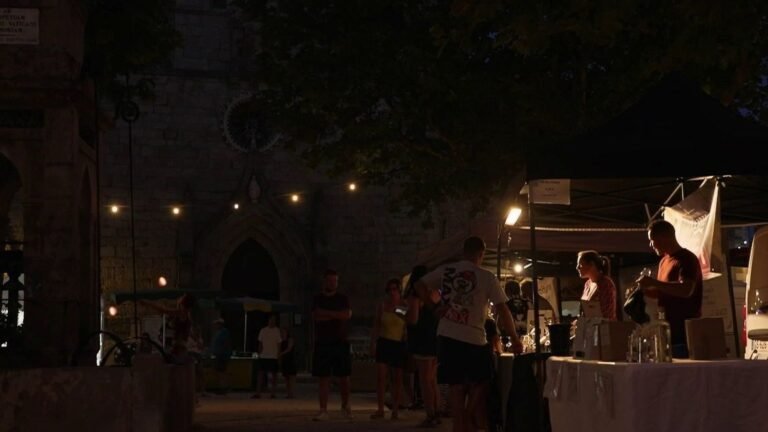 Mise en avant des produits locaux, rencontres entre visiteurs, habitants et producteurs… Le succès des marchés nocturnes estivaux