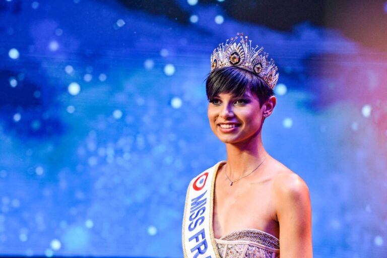 Miss Supranational 2026 : Eve Gilles sacrée, elle fonce vers la victoire finale