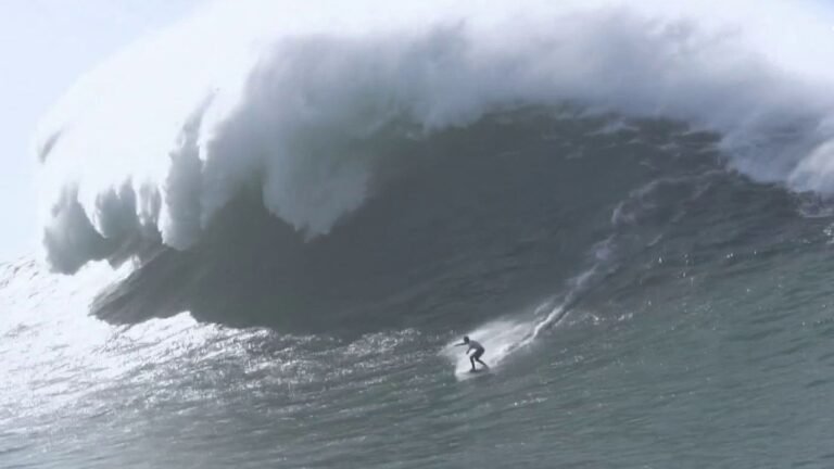 Nazaré, le paradis du surf au Portugal qui abrite les plus grosses vagues au monde