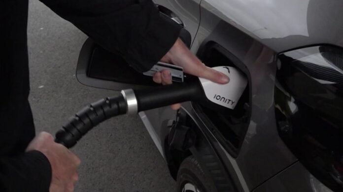 Partir en vacances en voiture électrique, est-ce rentable ?