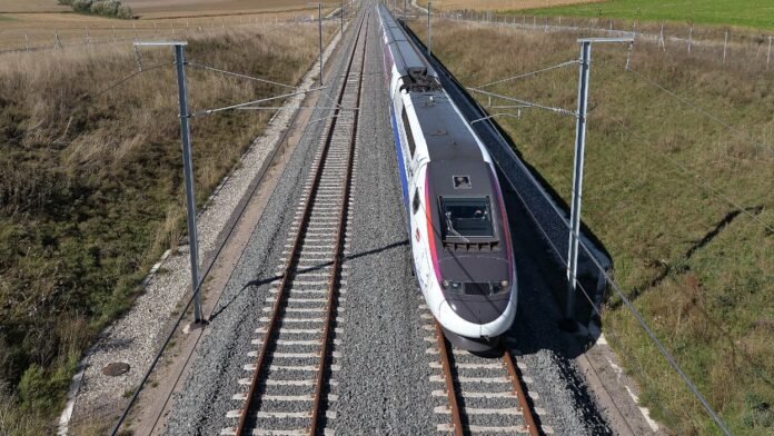 Pas de trains pour Arcachon ou Hendaye: aucun TGV ne circulera mardi au sud de Bordeaux, sauf en direction de Toulouse et Agen, à cause des incendies