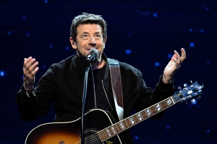 Patrick Bruel se "met à la prière" : sa coiffeuse révèle que le chanteur trouve du réconfort dans la religion "pour passer ce moment difficile"