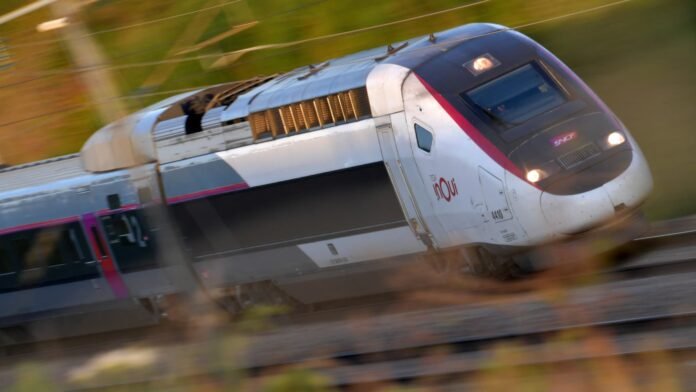 Pour "limiter les flux de voyageurs" dans les régions touchées par les incendies, les usagers de la SNCF vont pouvoir reporter ou annuler leur voyage sans frais Pour "limiter les flux de voyageurs" dans les régions touchées par les incendies, les usagers de la SNCF vont pouvoir reporter ou annuler leur voyage sans frais