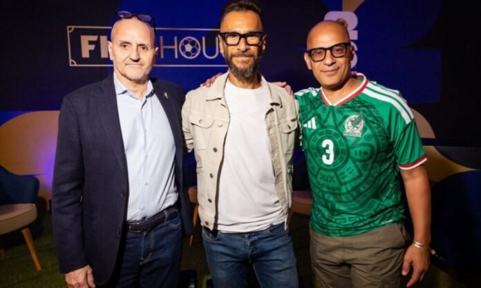 Marco Nazzari, Panos A. Panay et Rodney Alejandro à la FIFA House de New York