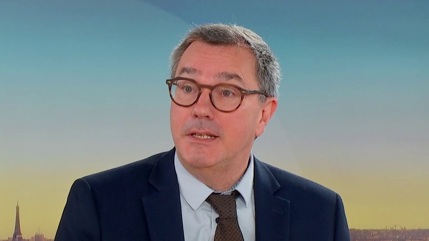 Procès en appel de Marine Le Pen : "Ce qui a motivé la première instance, c'est notamment le risque de récidive. C'est quelque chose qui va compter dans la décision du juge cet après-midi", pointe le politologue Olivier Rouquan Procès en appel de Marine Le Pen : "Ce qui a motivé la première instance, c'est notamment le risque de récidive. C'est quelque chose qui va compter dans la décision du juge cet après-midi", pointe le politologue Olivier Rouquan