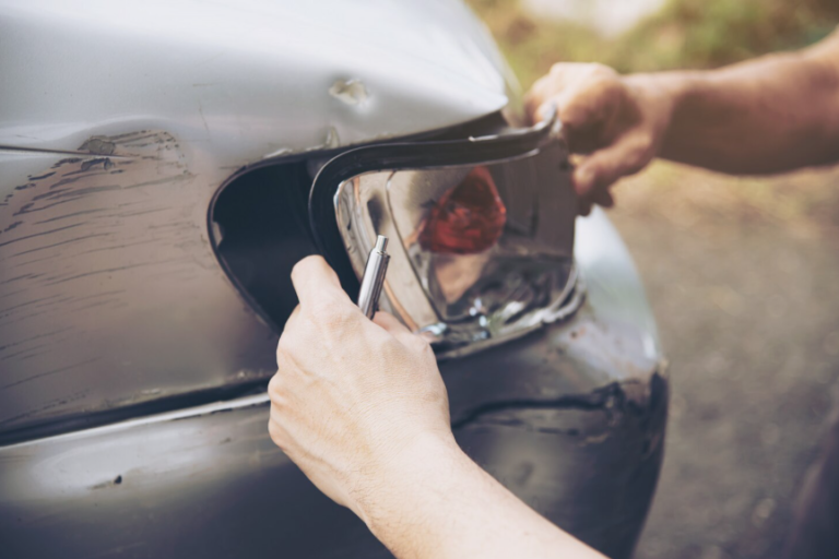 Quand les phares racontent l’automobile : les livres qui expliquent les pannes les plus courantes