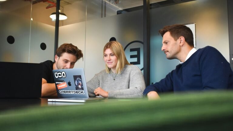 Quel CRM choisir ? Voici 2 outils et les raisons pour lesquelles vous devez les choisir