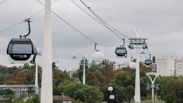 REPORTAGE. "Amazing !" : le téléphérique de Créteil, succès inattendu auprès des touristes étrangers