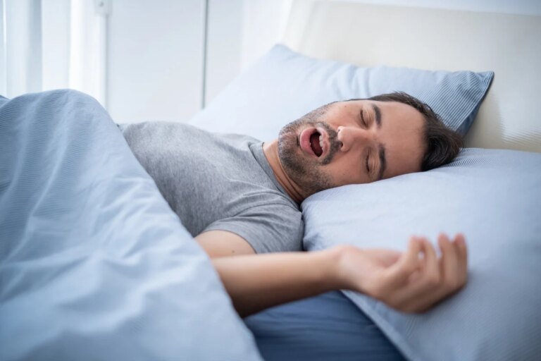 Ronflements : 4 exercices avec la langue pour les stopper, sans appareil ni médicament !