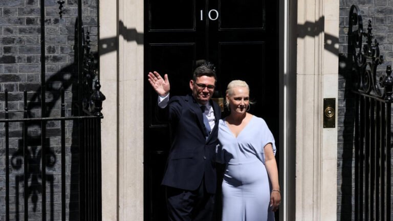 Royaume-Uni : pour convaincre, Andy Burnham devra "préciser très vite son plan"
