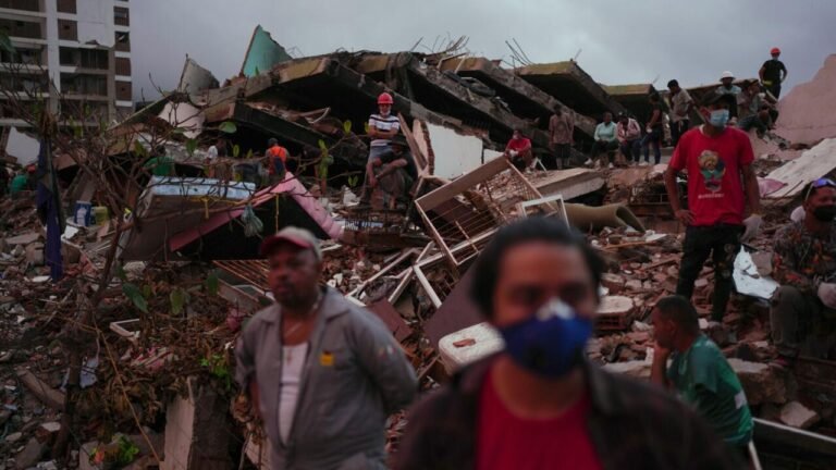 Séismes au Venezuela : à La Guaira, la recherche des morts et des survivants continue
