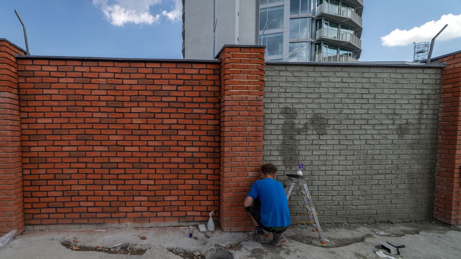 Les travaux se poursuivent sur le site de l'ancien dortoir militaire rénové, surnommé « Kukurica » (Maïs), qui abritera le nouveau siège du ministère de la Défense de la République slovaque. Cette rénovation a été présentée lors d'une conférence de presse à Bratislava, en Slovaquie, le 16 juillet 2026.
Les travaux se poursuivent sur le site de l'ancien dortoir militaire rénové, surnommé « Kukurica » (Maïs), qui abritera le nouveau siège du ministère de la Défense de la République slovaque. Cette rénovation a été présentée lors d'une conférence de presse à Bratislava, en Slovaquie, le 16 juillet 2026.