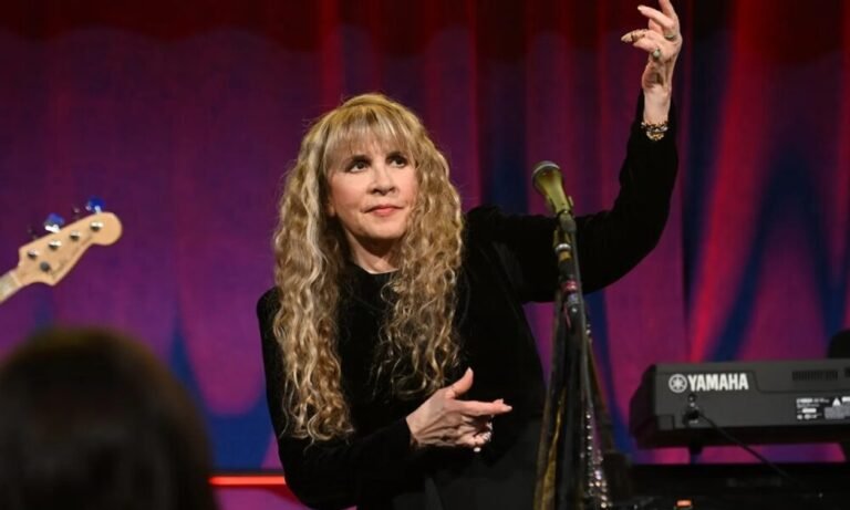 Stevie Nicks sera au mariage de Taylor Swift — et pourrait y chanter