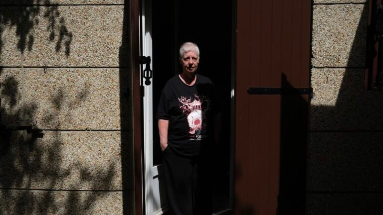 TEMOIGNAGE. "Comment je fais ? Je me mets dans le congélo ?" : à l'approche d'une nouvelle canicule, Mireille redoute que son HLM ne se transforme encore en "grille-pain"