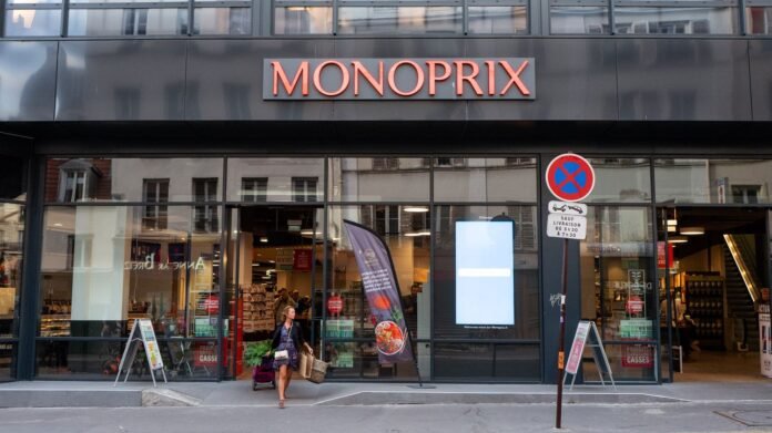 TEMOIGNAGE. "Vous n'êtes pas sûr d'être là demain" : des salariés de Monoprix inquiets face aux changements de l’enseigne