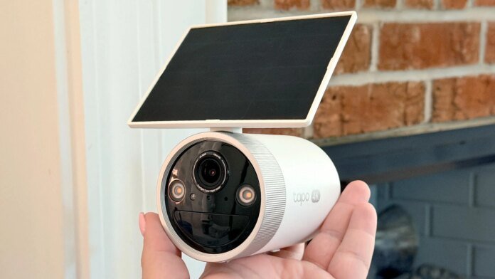 Test TP-Link Tapo C465 : le panneau solaire de cette caméra de surveillance n’est pas son seul avantage