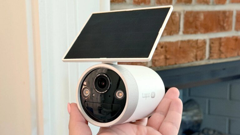 Test TP-Link Tapo C465 : le panneau solaire de cette caméra de surveillance n’est pas son seul avantage
