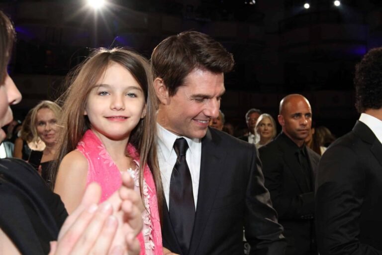 Tom Cruise : sa fille Suri, qu’il ne voit plus depuis fort longtemps, a décidé d’abandonner son nom
