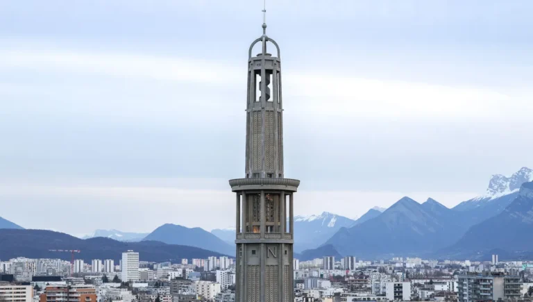 Tour Perret de Grenoble : "un chantier qui va faire date dans l'histoire de la restauration du béton armé"