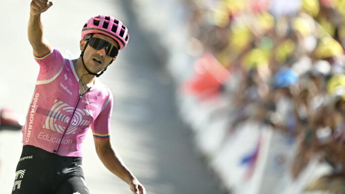 Tour de France : l'Équatorien Richard Carapaz s'impose en solitaire sur la 18e étape