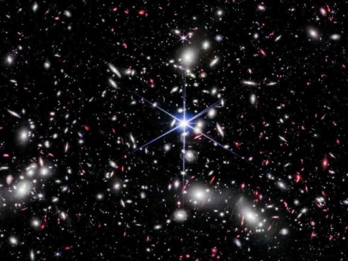 Trou noir ou galaxie : qui est apparu en premier ? Trou noir ou galaxie : qui est apparu en premier ?
