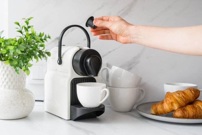 Troubles digestifs : votre machine à café en cause ? 2 signes à repérer pour le savoir !