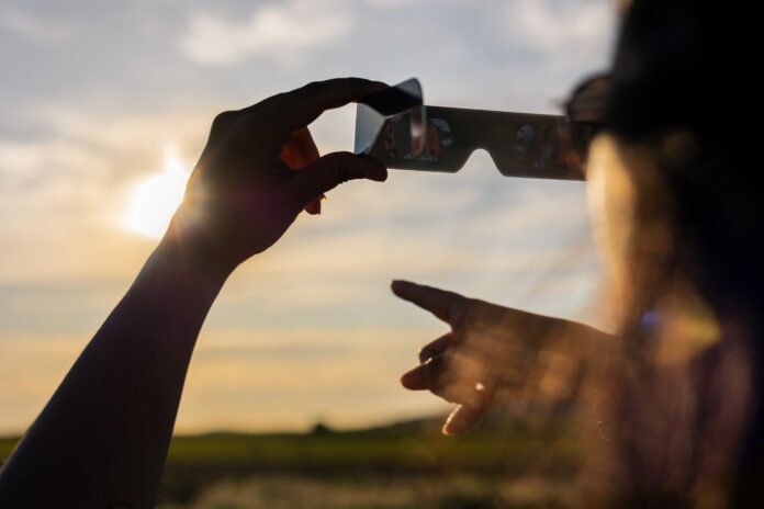 UV, éclipse : la Société française d'ophtalmologie met en garde contre ce danger qui augmente les risques de cataracte