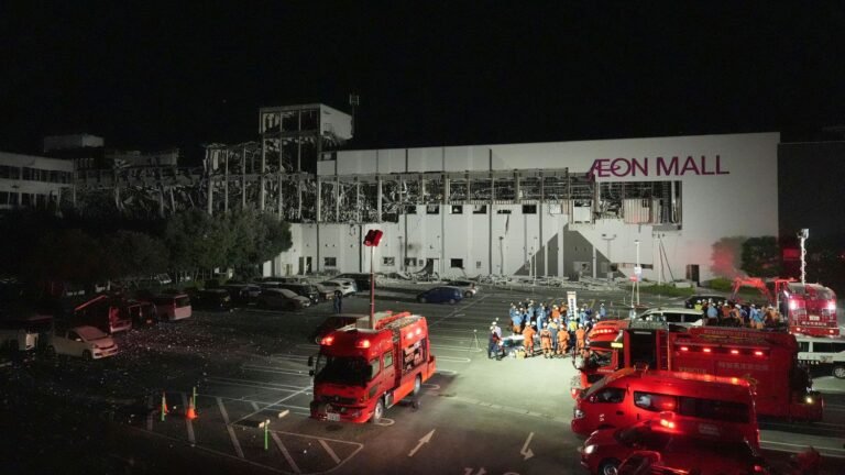 Un séisme de magnitude 7,1 frappe le sud du Japon, au moins un mort, plusieurs blessés et "entre 20 et 30 personnes" portées disparues dans un centre commercial