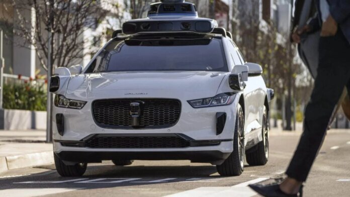 Un taxi autonome Waymo dénonce deux adolescents à la police : l’histoire folle