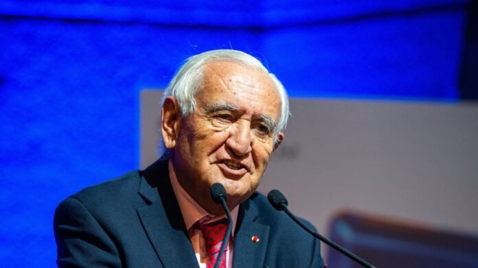 Une enquête ouverte après un accident impliquant la voiture de fonction de Jean-Pierre Raffarin, ancien Premier ministre
