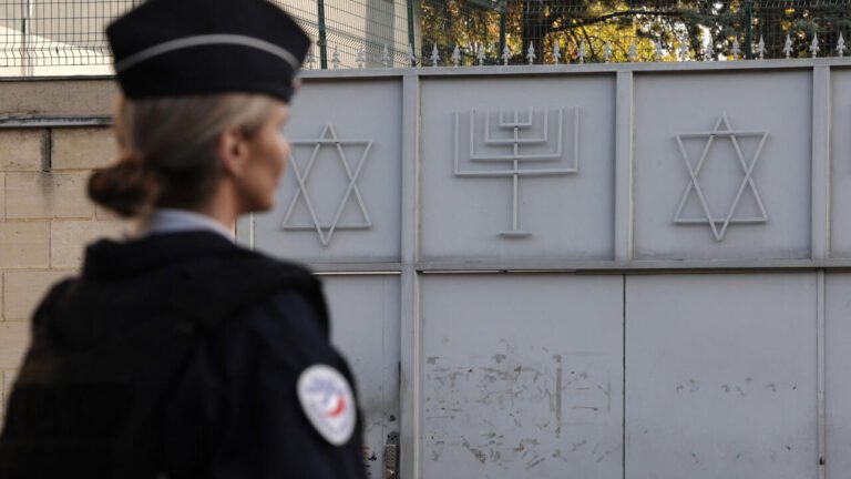 Une enquête terroriste ouverte après la découverte d'armes "à proximité" d'une synagogue à Sarcelles