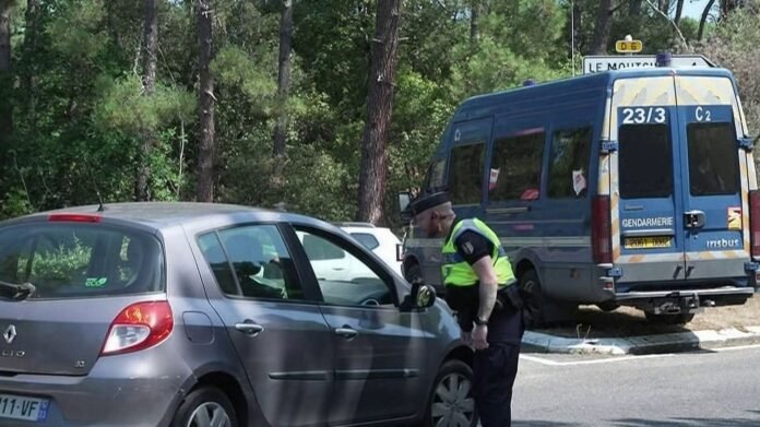 VIDEO. "On est déçus, on attend nos vacances depuis un an" : à Lacanau, 4 000 vacanciers doivent définitivement plier bagages avec l'évacuation préventive de campings