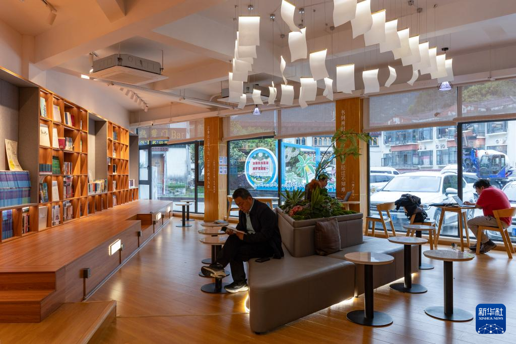 Lotus Book House - Xinhua